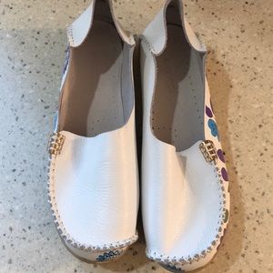 Socofy Flower White and flower print slip on shoes